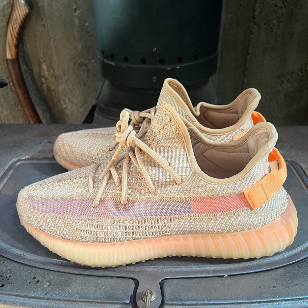 Yeezy 350 clay v2
